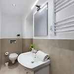 W Garden & Parking Near Airport *