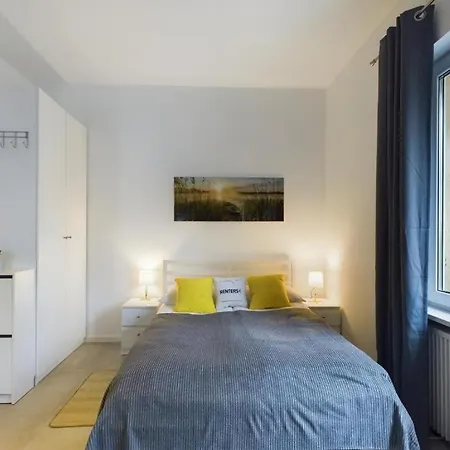 W Garden & Parking Near Airport Apartamento *