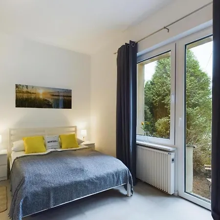 W Garden & Parking Near Airport * Varsóvia