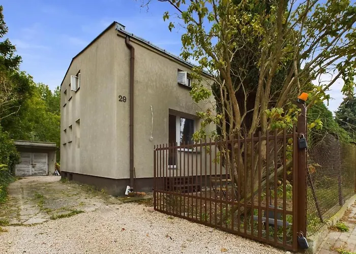 W Garden & Parking Near Airport Varsóvia