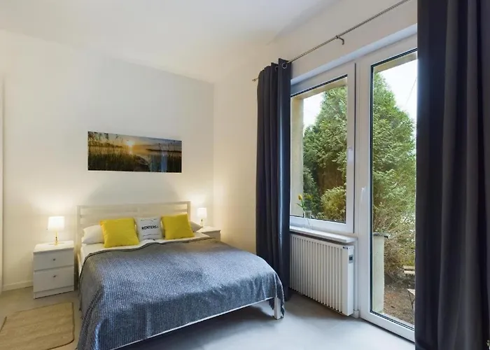 W Garden & Parking Near Airport * Varsóvia