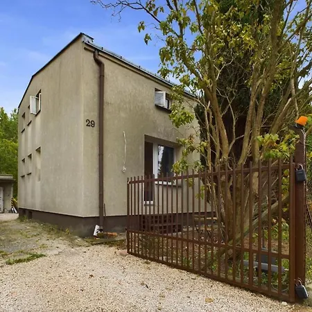 W Garden & Parking Near Airport Varsavia